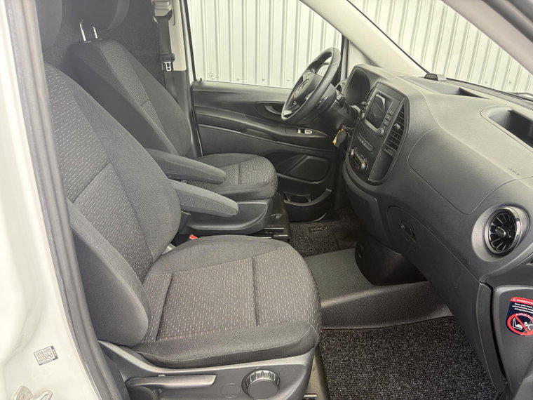 Vehicle Image 33
