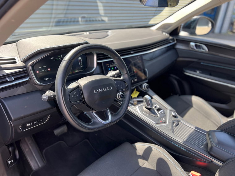 Vehicle Image 12