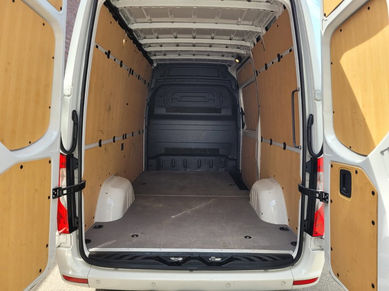 Vehicle Image 28