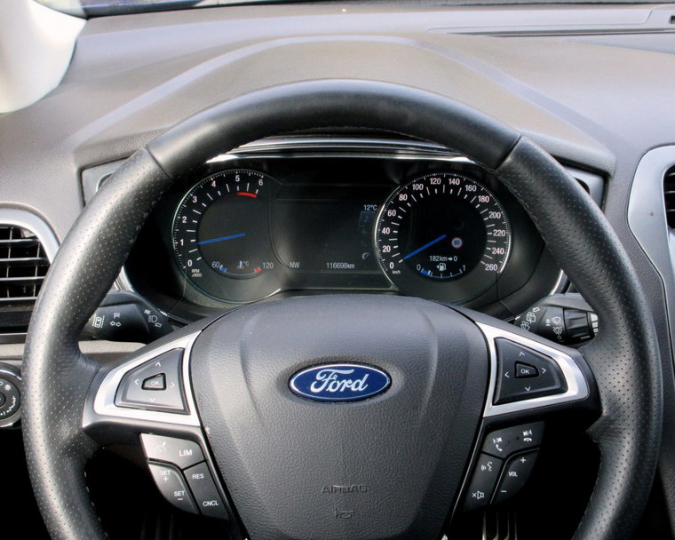 Vehicle Image 12