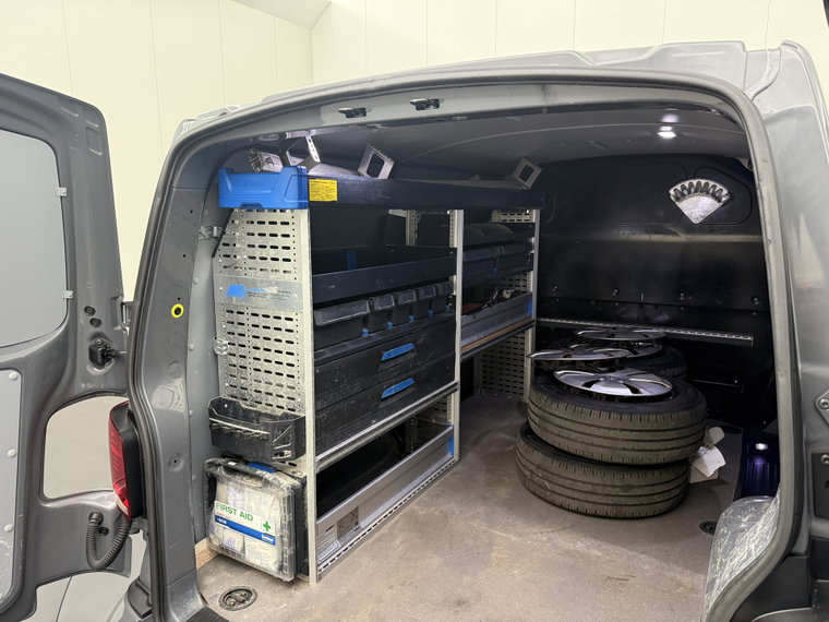 Vehicle Image 25