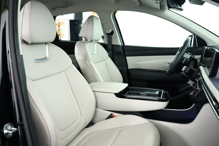 Vehicle Image 16