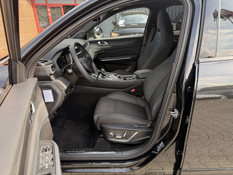 Vehicle Image 38