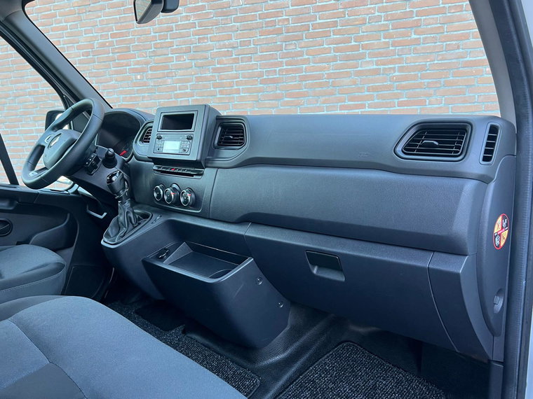 Vehicle Image 28