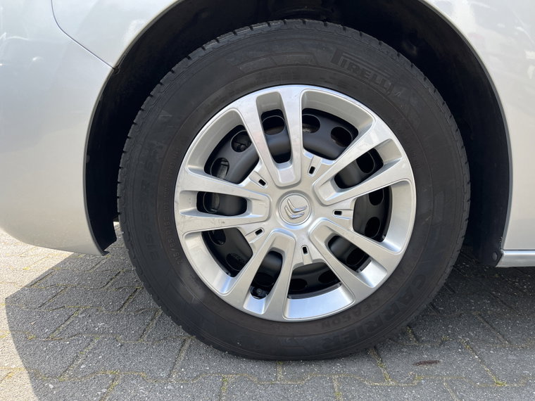 Vehicle Image 35