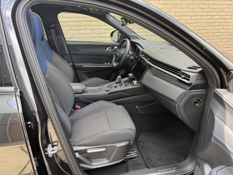 Vehicle Image 32