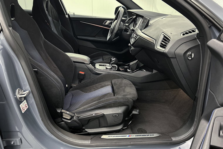 Vehicle Image 32