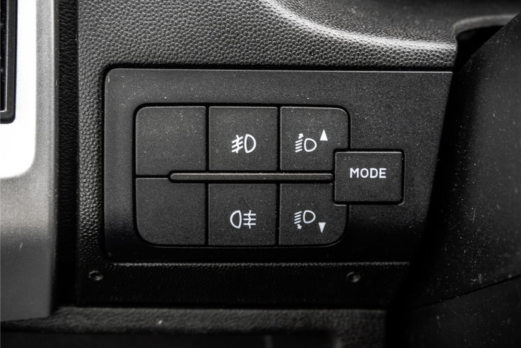 Vehicle Image 25