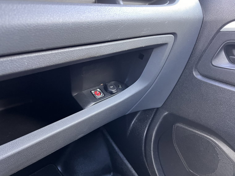 Vehicle Image 32
