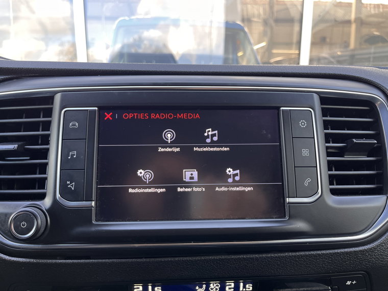Vehicle Image 40
