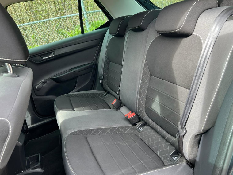 Vehicle Image 32