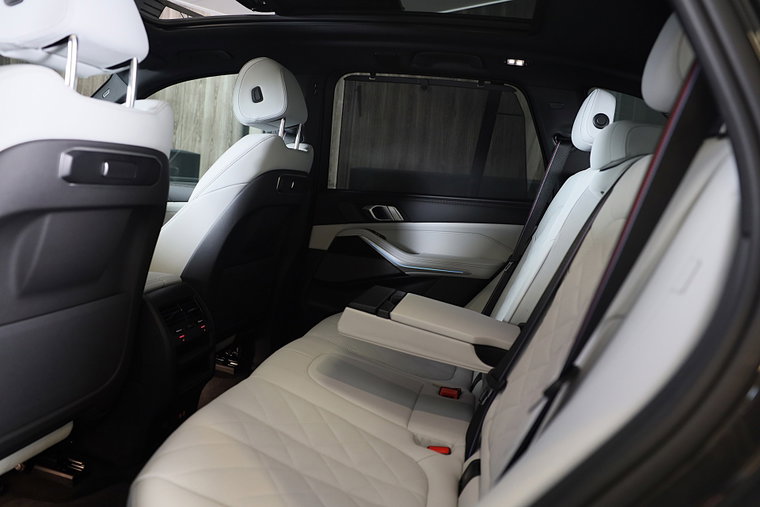 Vehicle Image 35
