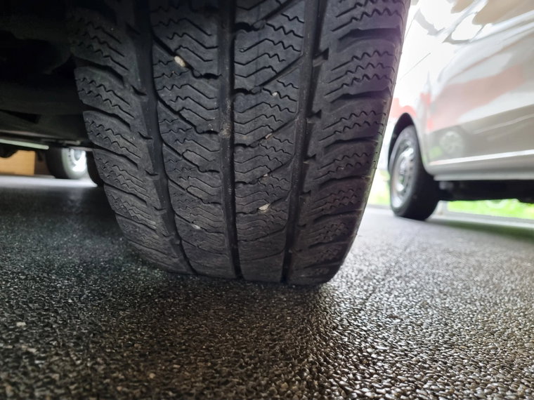 Vehicle Image 25