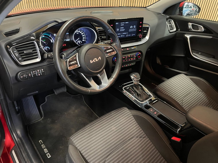 Vehicle Image 25