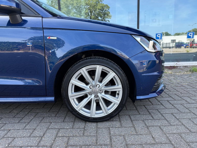 Vehicle Image 25