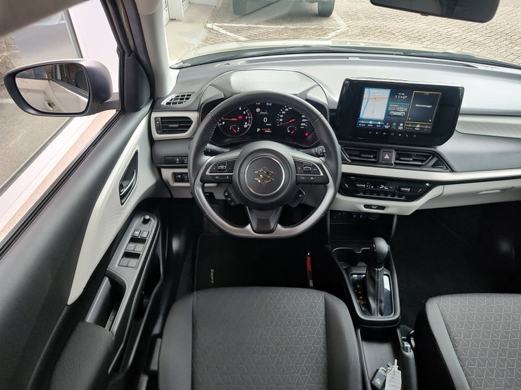 Vehicle Image 12