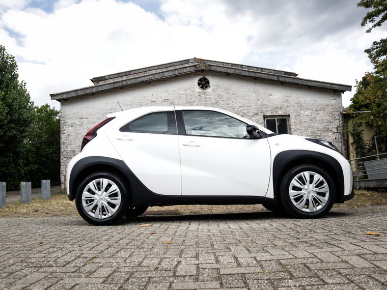 Vehicle Image 4