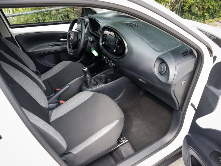 Vehicle Image 25
