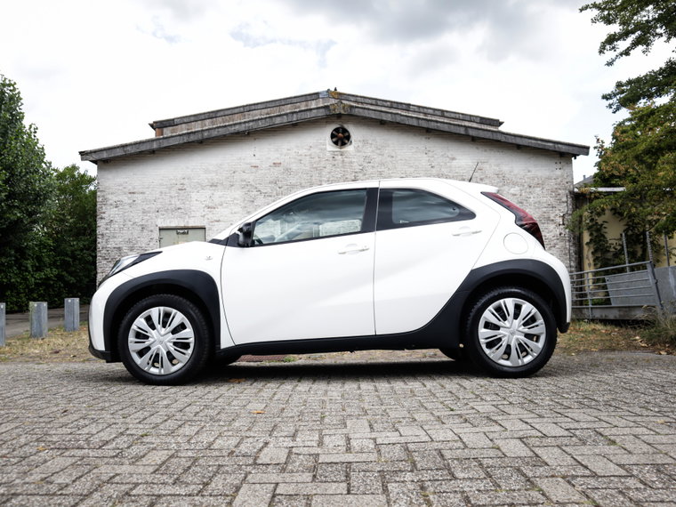 Vehicle Image 38