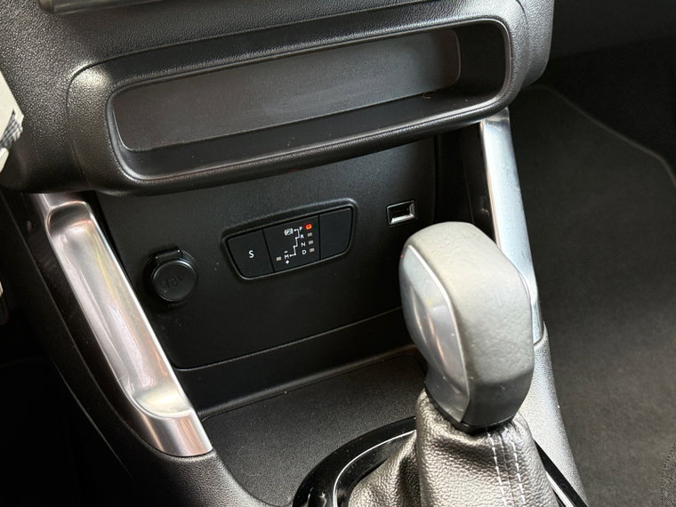 Vehicle Image 25