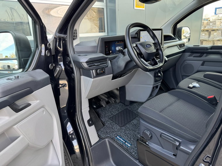 Vehicle Image 13