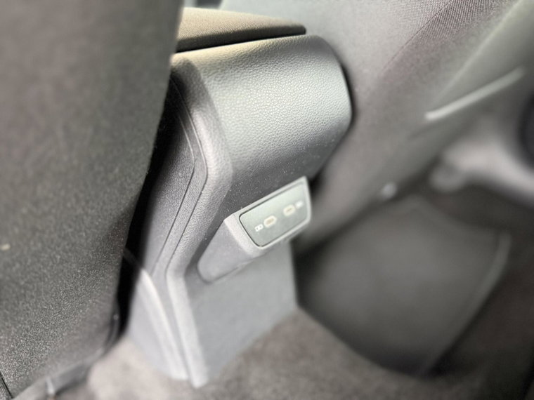 Vehicle Image 32