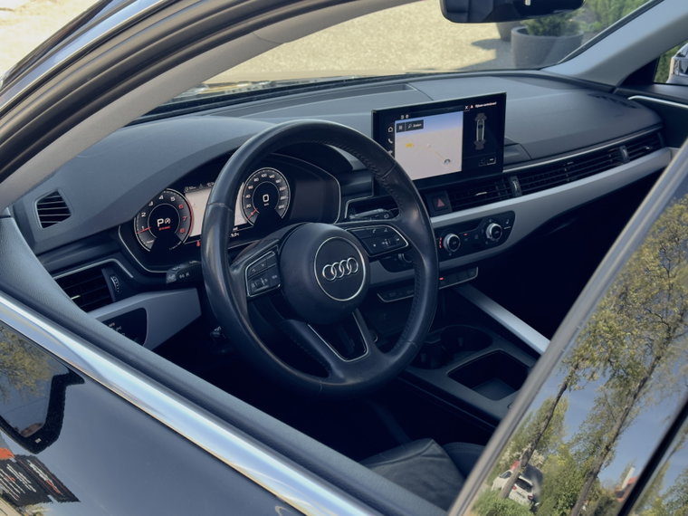 Vehicle Image 25