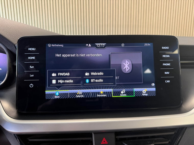 Vehicle Image 25