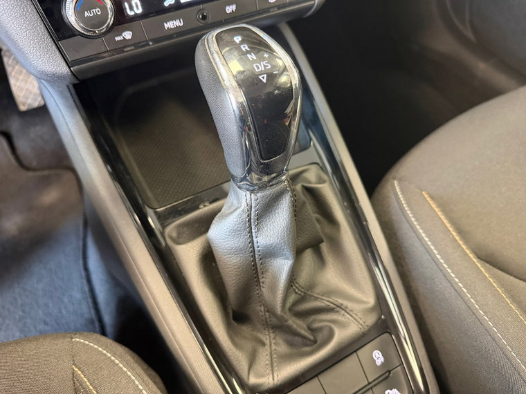 Vehicle Image 32