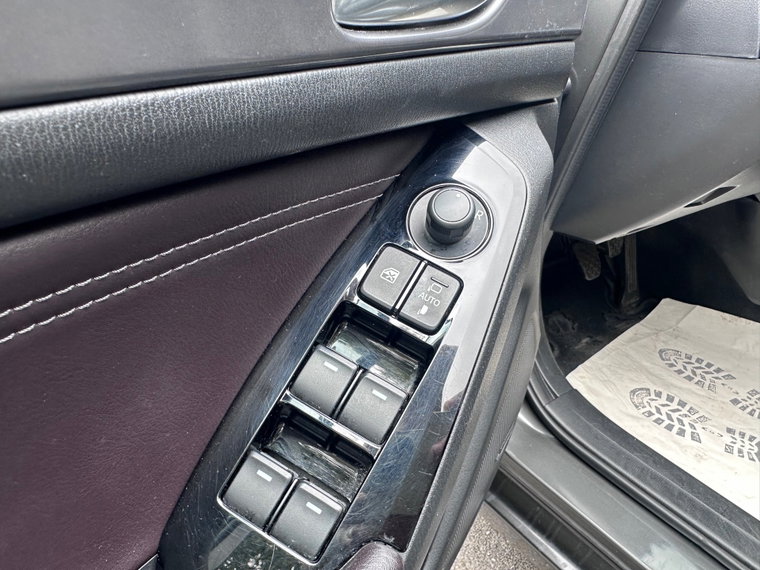 Vehicle Image 32