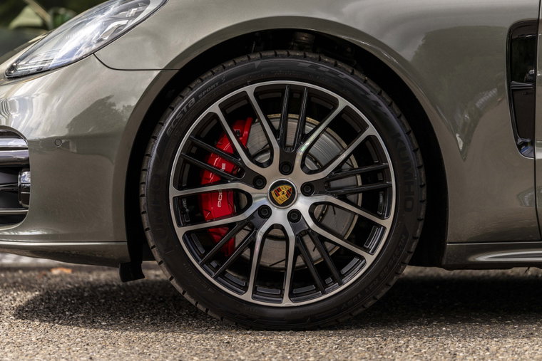 Vehicle Image 9