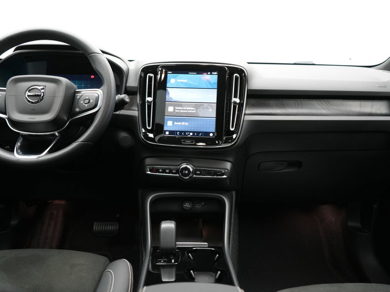 Vehicle Image 38