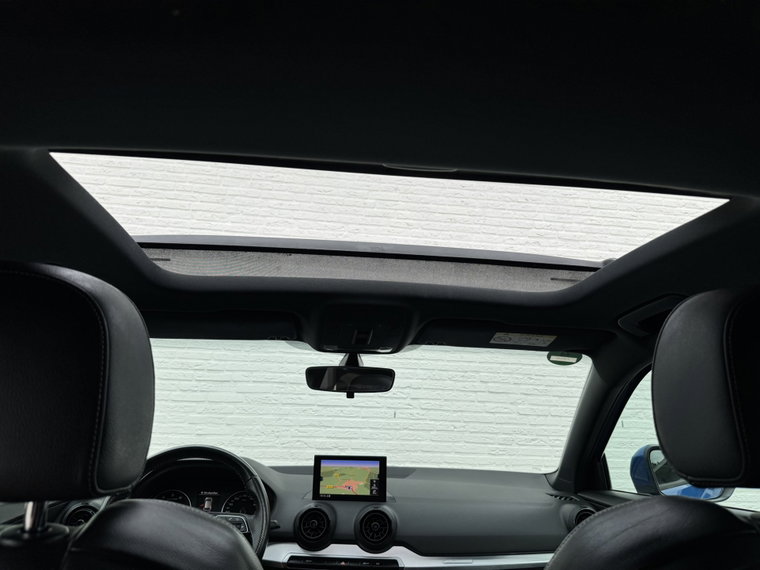 Vehicle Image 32