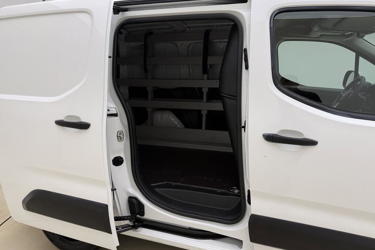 Vehicle Image 13