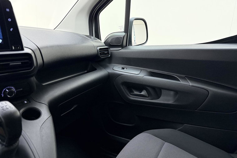 Vehicle Image 23