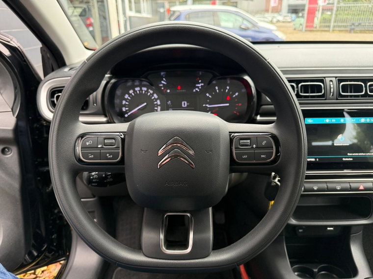Vehicle Image 16