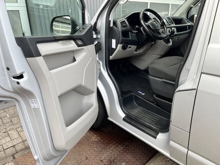 Vehicle Image 32