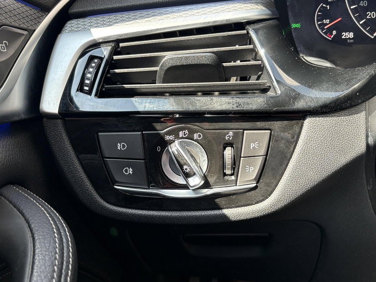 Vehicle Image 27