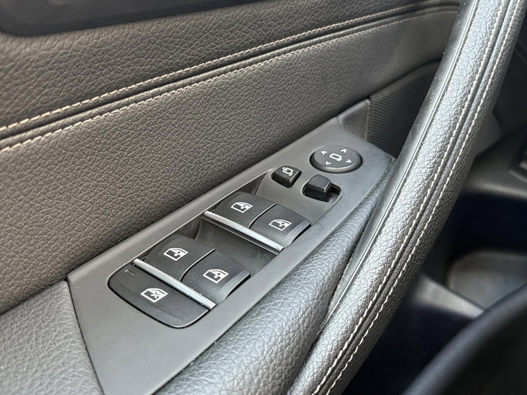 Vehicle Image 28