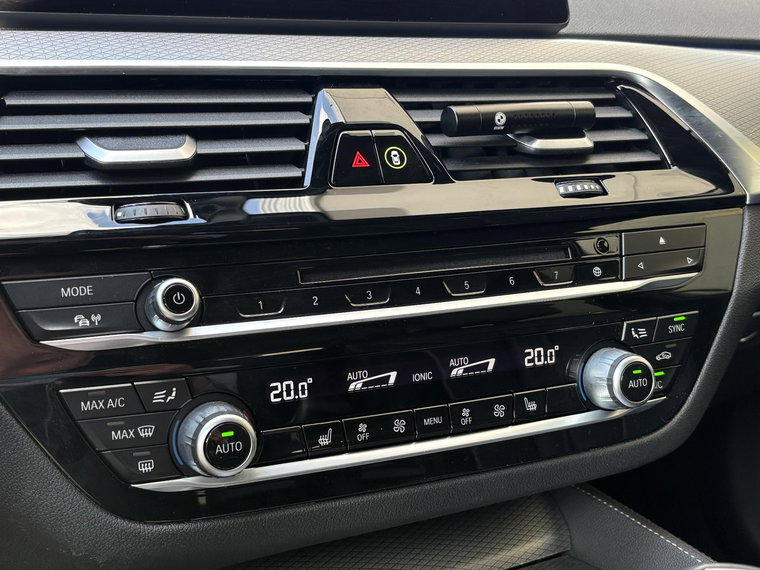 Vehicle Image 38