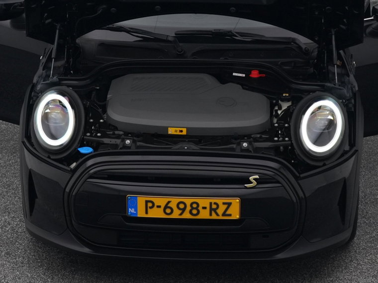 Vehicle Image 32