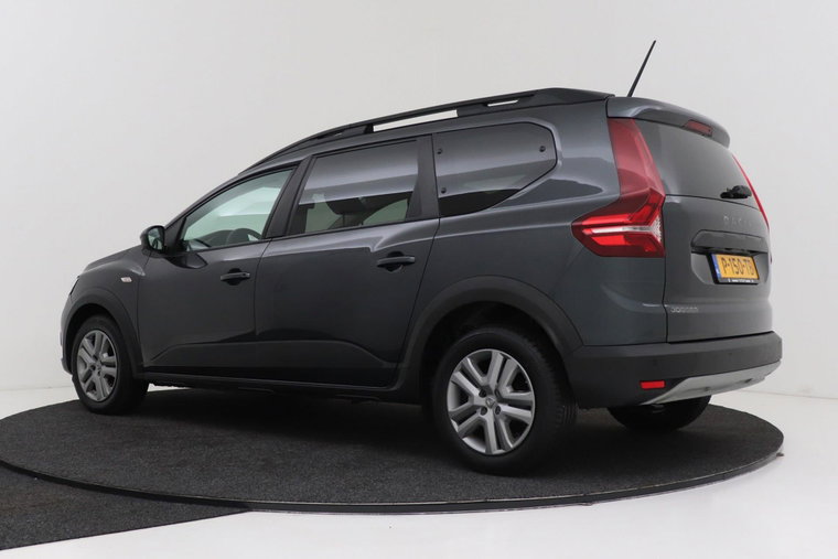 Vehicle Image 6