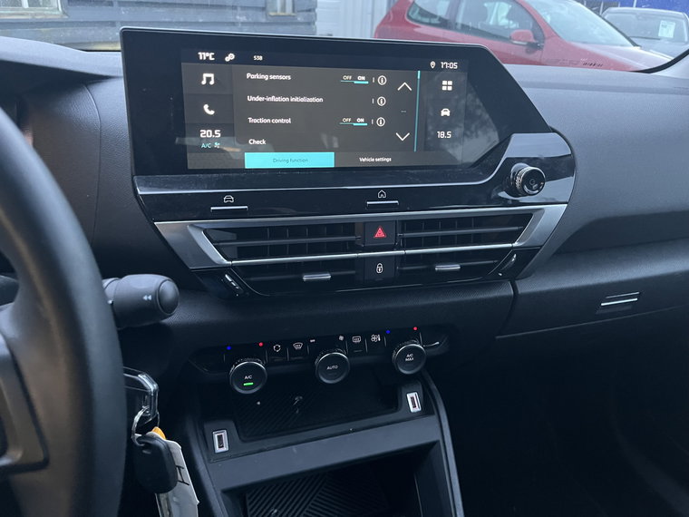 Vehicle Image 13