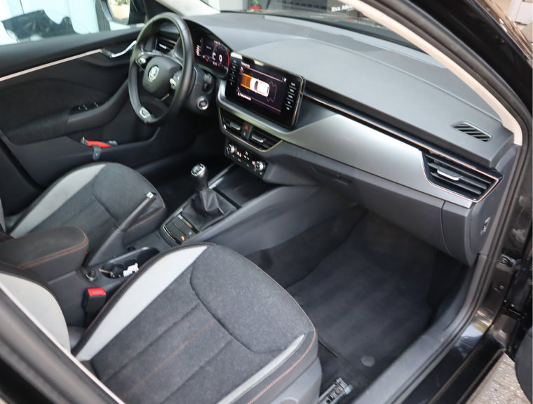 Vehicle Image 19