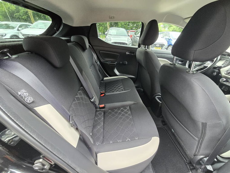 Vehicle Image 16