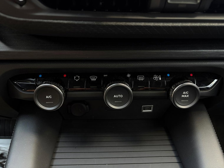 Vehicle Image 29