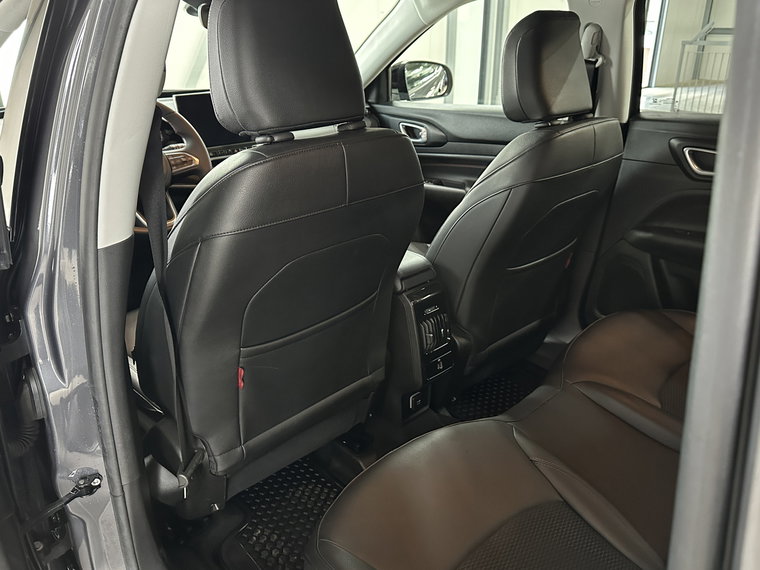 Vehicle Image 23
