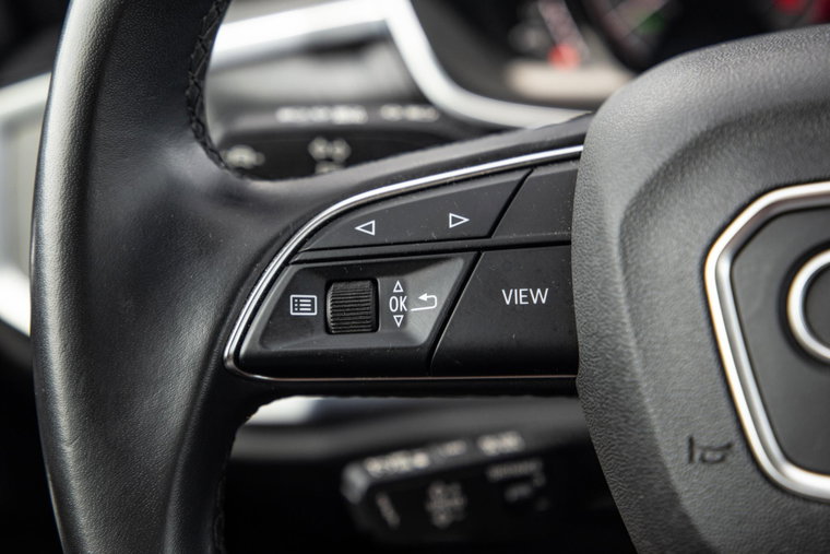 Vehicle Image 25
