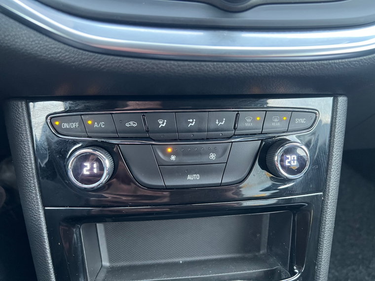 Vehicle Image 26