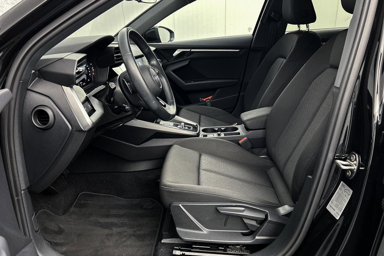 Vehicle Image 30